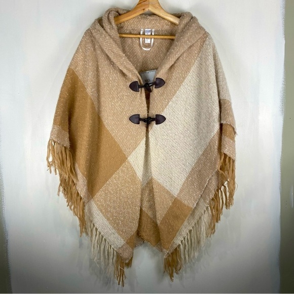 MixIt Let's Snuggle Toggle Front Tassel Fringe Trim Poncho Cinnamon Beige OS NWT - Picture 1 of 4